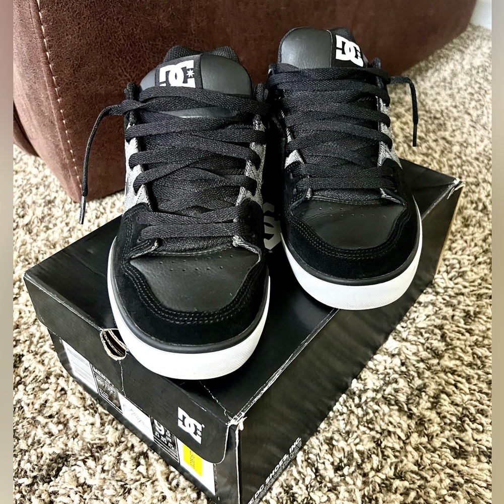 DC Men’s Pure XE Shoes 
Size 9 1/2